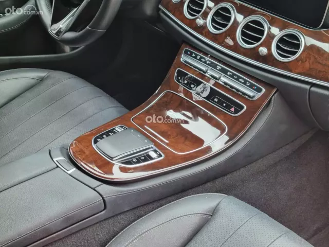 Mercedes-Benz E200 2022 12