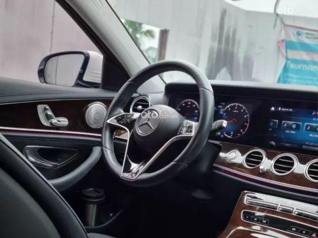 Mercedes-Benz E200 2022 9