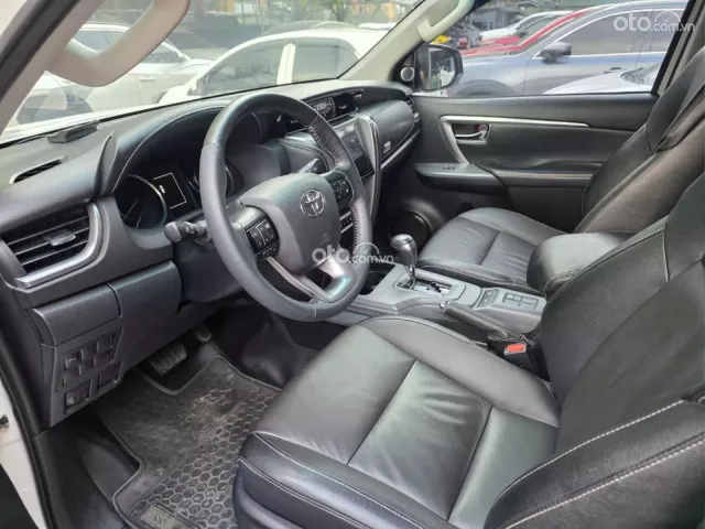 Toyota Fortuner 2.4G 4x2 AT  2023 9