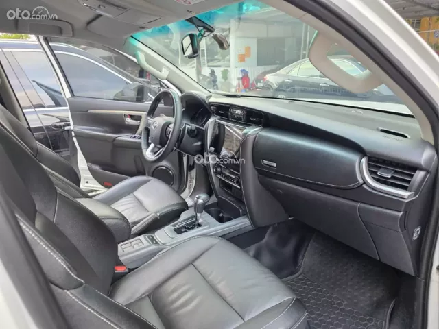 Toyota Fortuner 2.4G 4x2 AT  2023 10