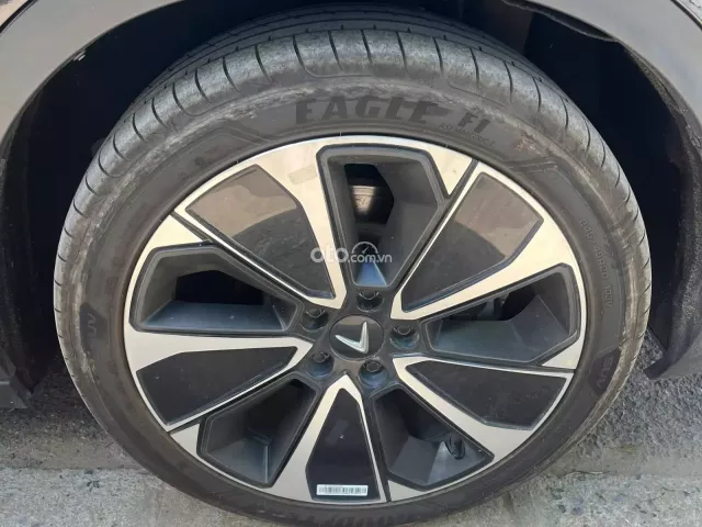 VinFast VF8 Plus 2023 8