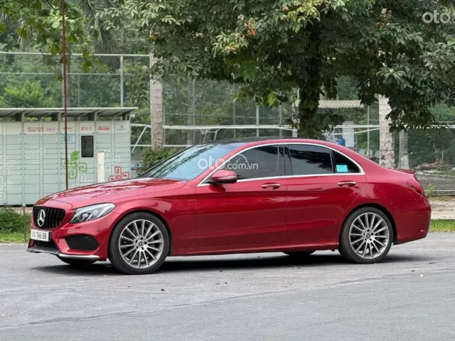 Mercedes-Benz C300 AMG 2018 3