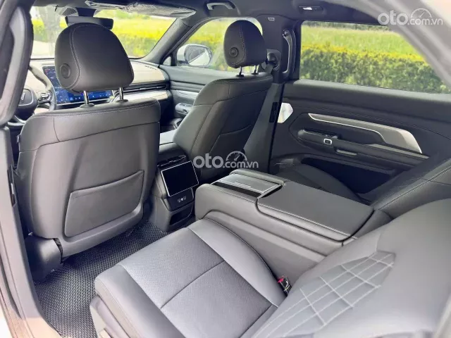 VinFast VF9 Plus 2025 8