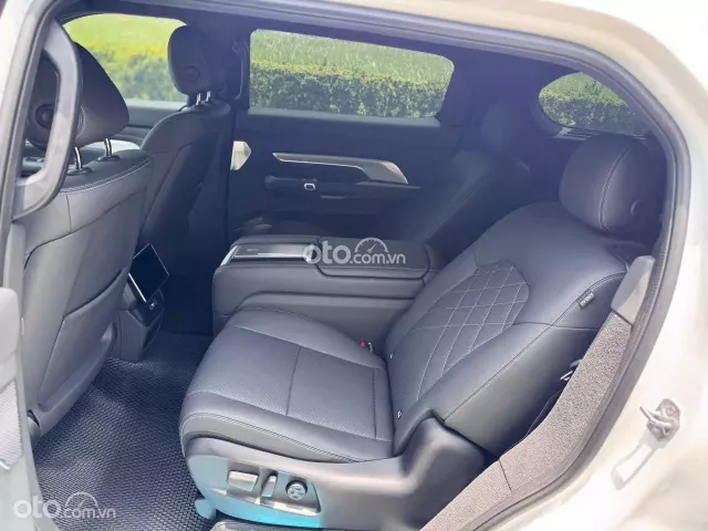 VinFast VF9 Plus 2025 10