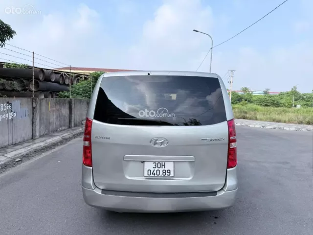 Hyundai Grand Starex 2.4 MT 2015 4
