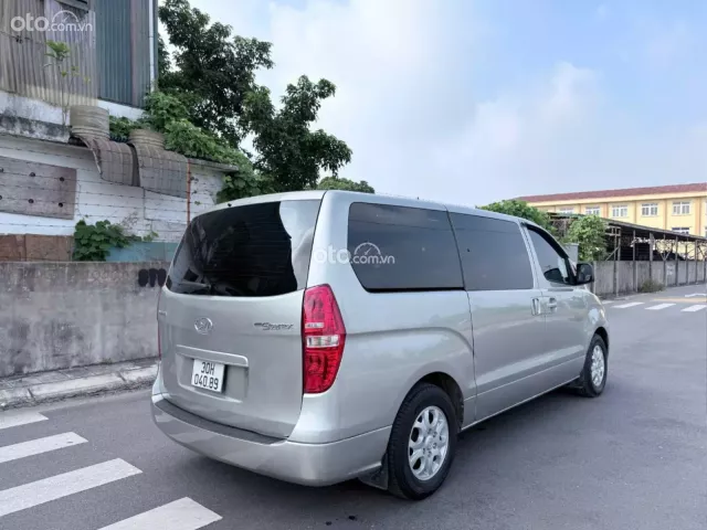 Hyundai Grand Starex 2.4 MT 2015 5
