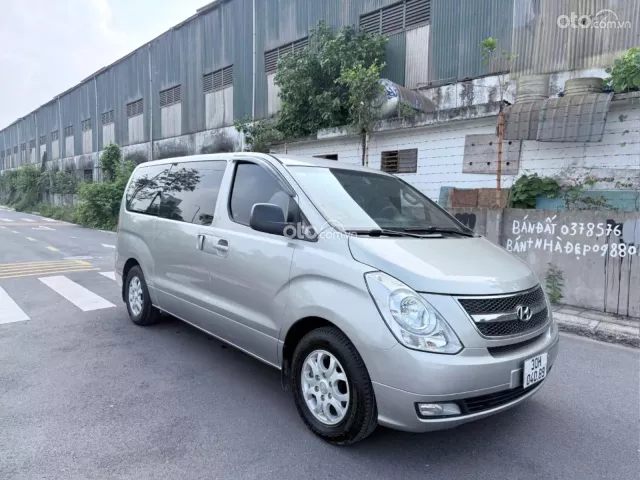 Hyundai Grand Starex 2.4 MT 2015 2
