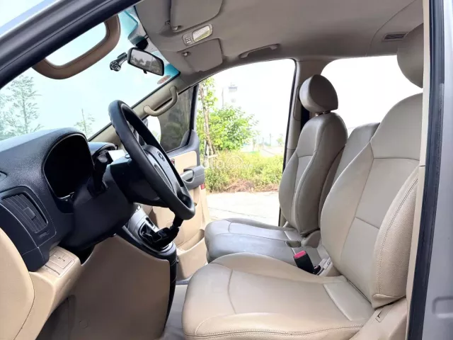 Hyundai Grand Starex 2.4 MT 2015 7