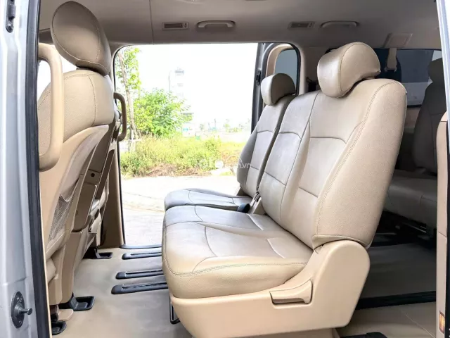 Hyundai Grand Starex 2.4 MT 2015 8