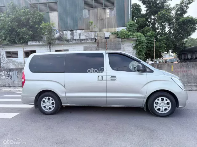 Hyundai Grand Starex 2.4 MT 2015 3