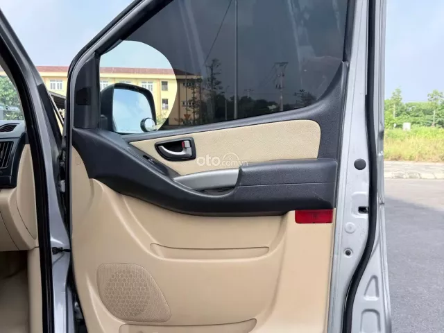 Hyundai Grand Starex 2.4 MT 2015 10