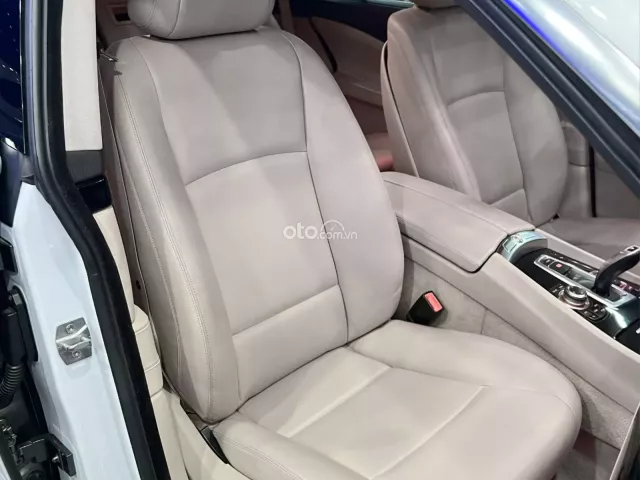 BMW 528i GT 2013 12