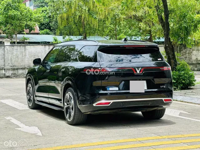 VinFast VF9 Plus 2023 4