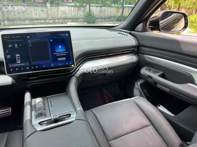 VinFast VF9 Plus 2023 11