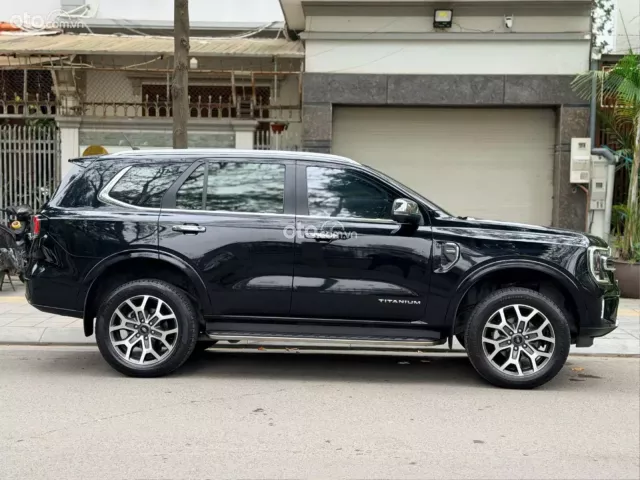 Ford Everest Titanium 2.0 AT 4x2 2023 4