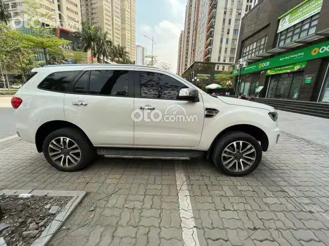 Chính chủ bán xe Ford Everest Titanium 2.0 AT 4x2 2022 - 890tr