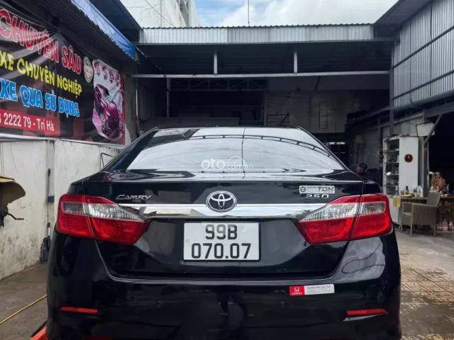 Toyota Camry 2012 4