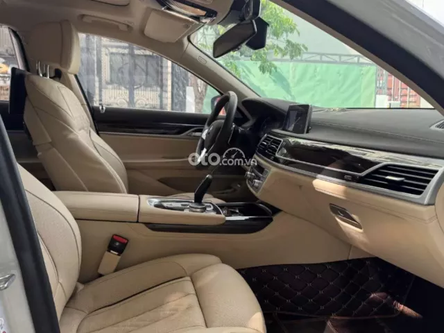 BMW 730Li Pure Excellence 2020 11