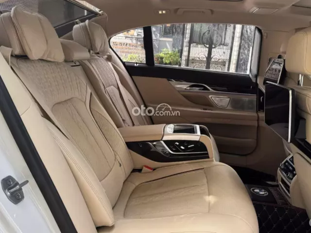 BMW 730Li Pure Excellence 2020 16