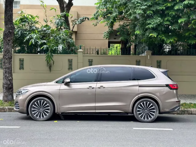 Volkswagen Viloran Luxury 2025 4