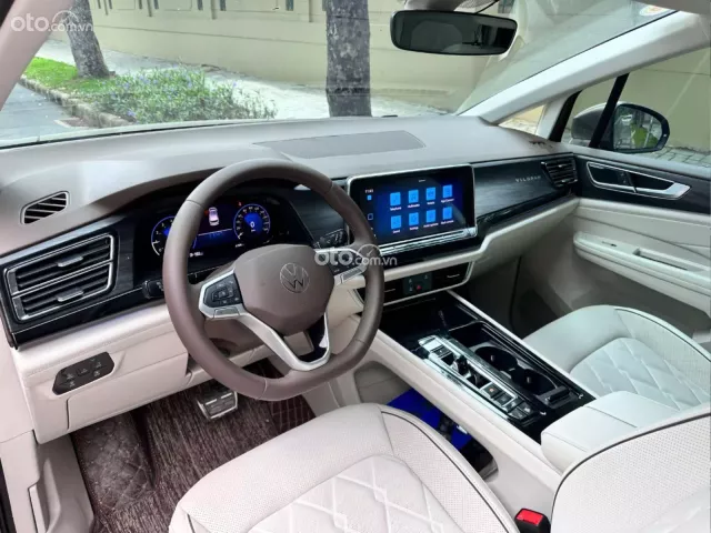 Volkswagen Viloran Luxury 2025 9