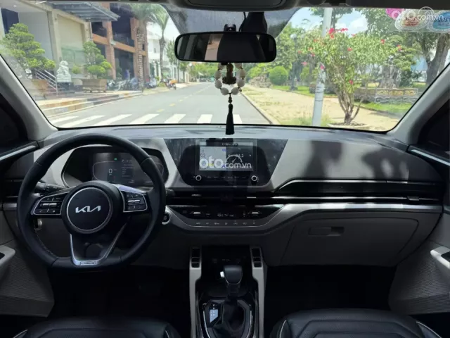 Kia Carens 1.5G Luxury 2023 9