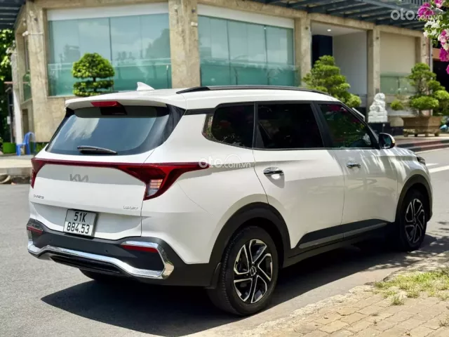 Kia Carens 1.5G Luxury 2023 4