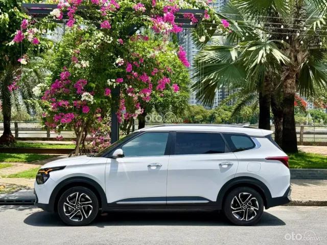 Kia Carens 1.5G Luxury 2023 5