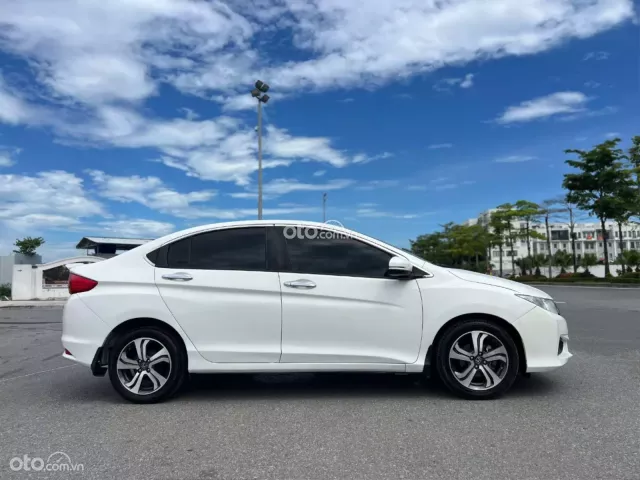 Biển Hà Nội trắng Ngọc Trinh full option