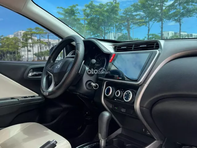 Biển Hà Nội trắng Ngọc Trinh full option