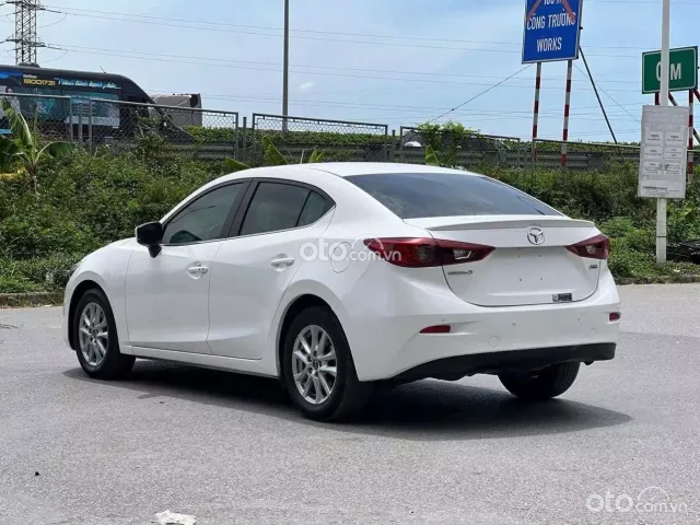 Mazda 3 1.5L Sedan 2019 4