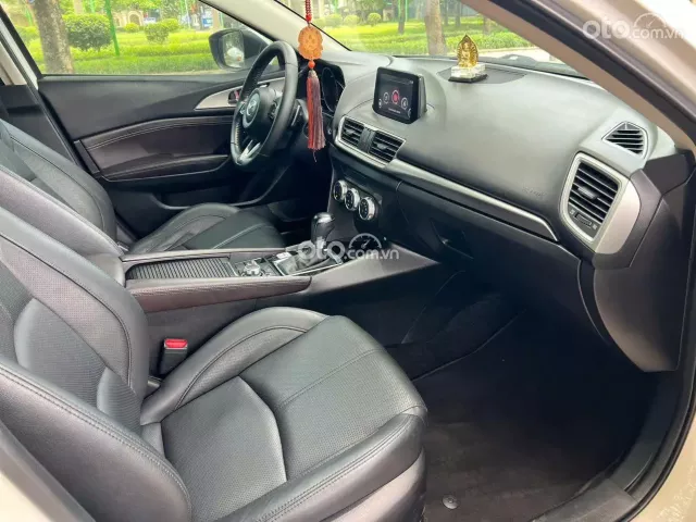 Mazda 3 1.5L Sedan 2019 9