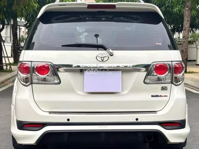 Toyota Fortuner 2.7V TRD 4x4 2015 4