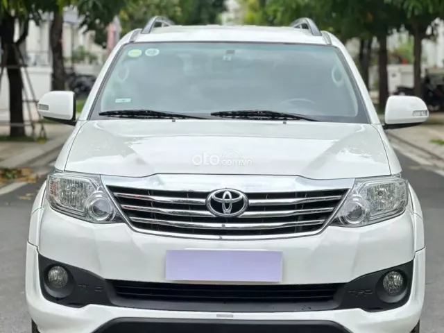 Toyota Fortuner 2.7V TRD 4x2 2014