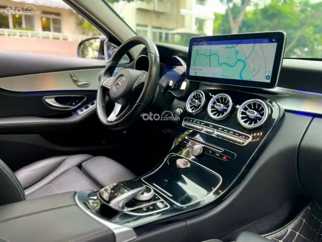 Mercedes-Benz C200 2.0 AT 2016 11