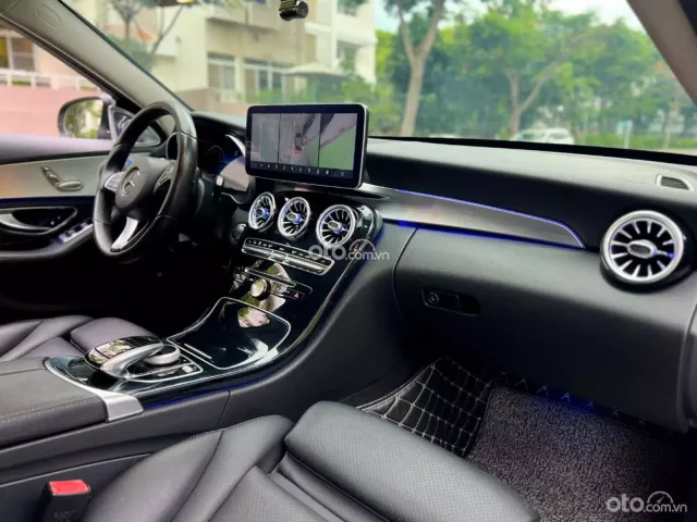 Mercedes-Benz C200 2.0 AT 2016 12