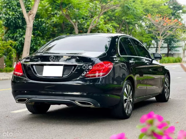Mercedes-Benz C200 2.0 AT 2016 4