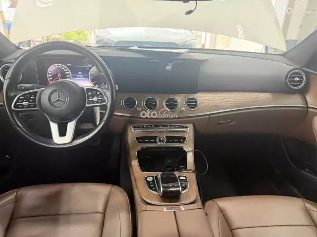 BMW 320i Sport Line 2024 12