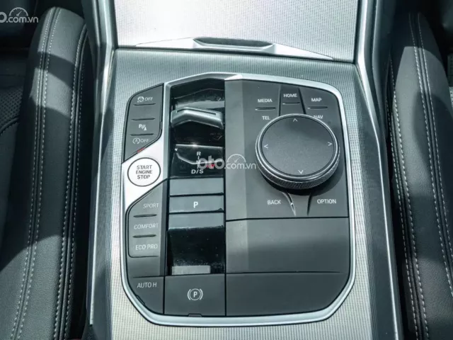 BMW 320i Sport Line 2025 23