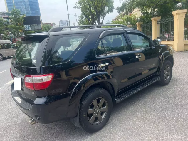 Toyota Fortuner 2.7 V 4X2 AT 2009 4