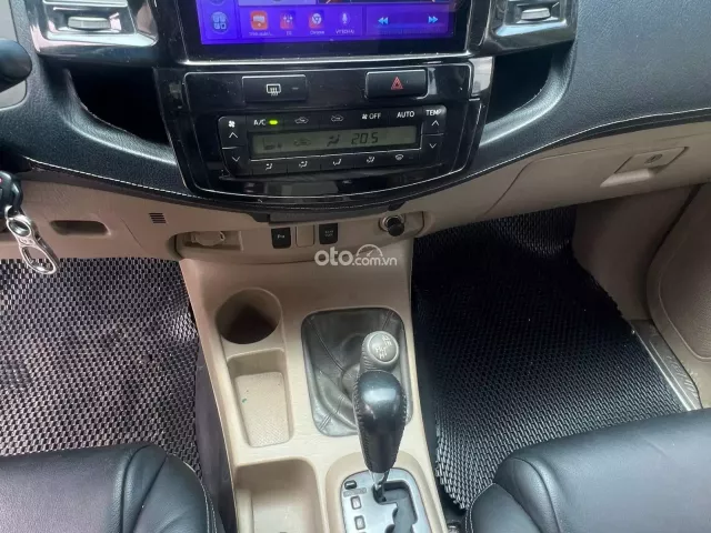 Toyota Fortuner 2.7 V 4X2 AT 2009 9