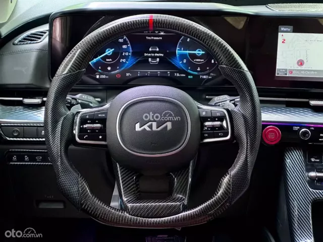 Kia Carnival 2.2D Premium 2023 24