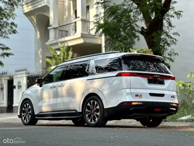 Kia Carnival 2.2D Premium 2023 4