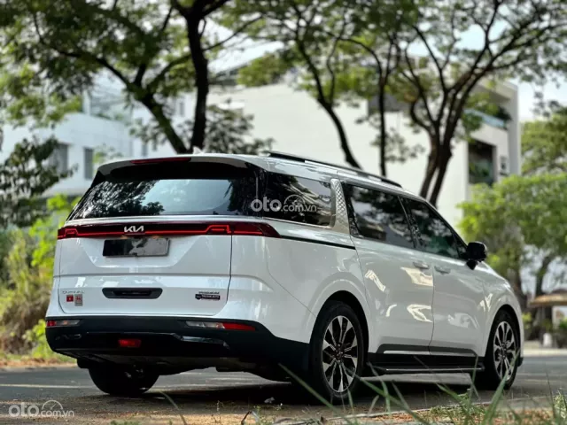 Kia Carnival 2.2D Premium 2023 3