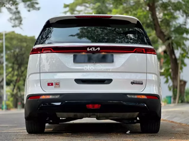 Kia Carnival 2.2D Premium 2023 6