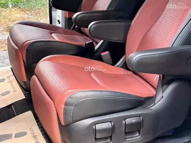 Kia Carnival 2.2D Premium 2023 13