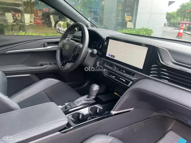Toyota Camry 2.0Q 2025 13