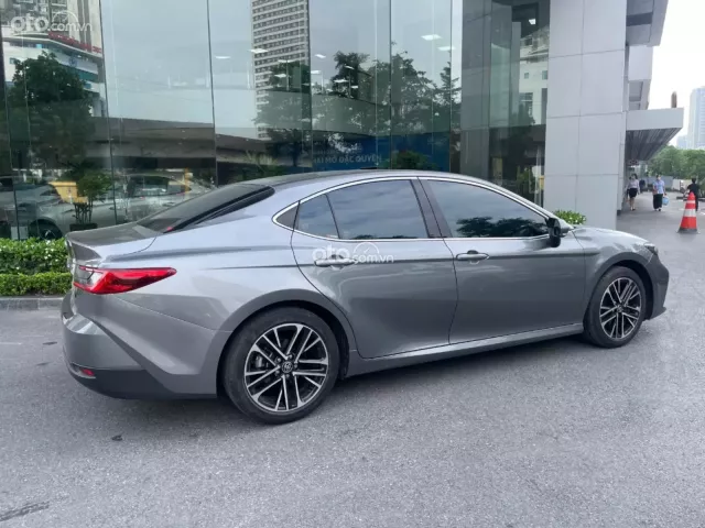 Toyota Camry 2.0Q 2025 3