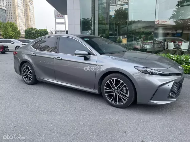 Toyota Camry 2.0Q 2025 4