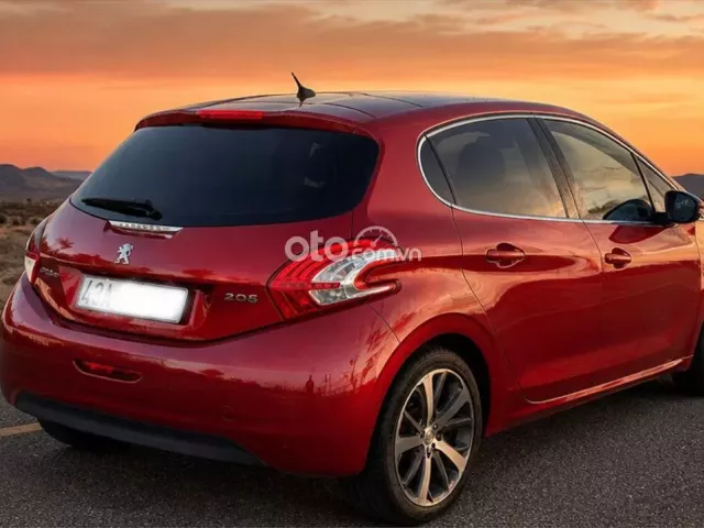 Peugeot 208 1.6L AT 2015 7